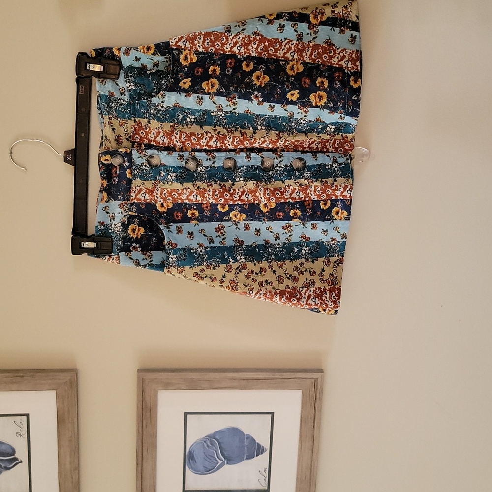 Amy Byer 10/12 floral skirt with pocket